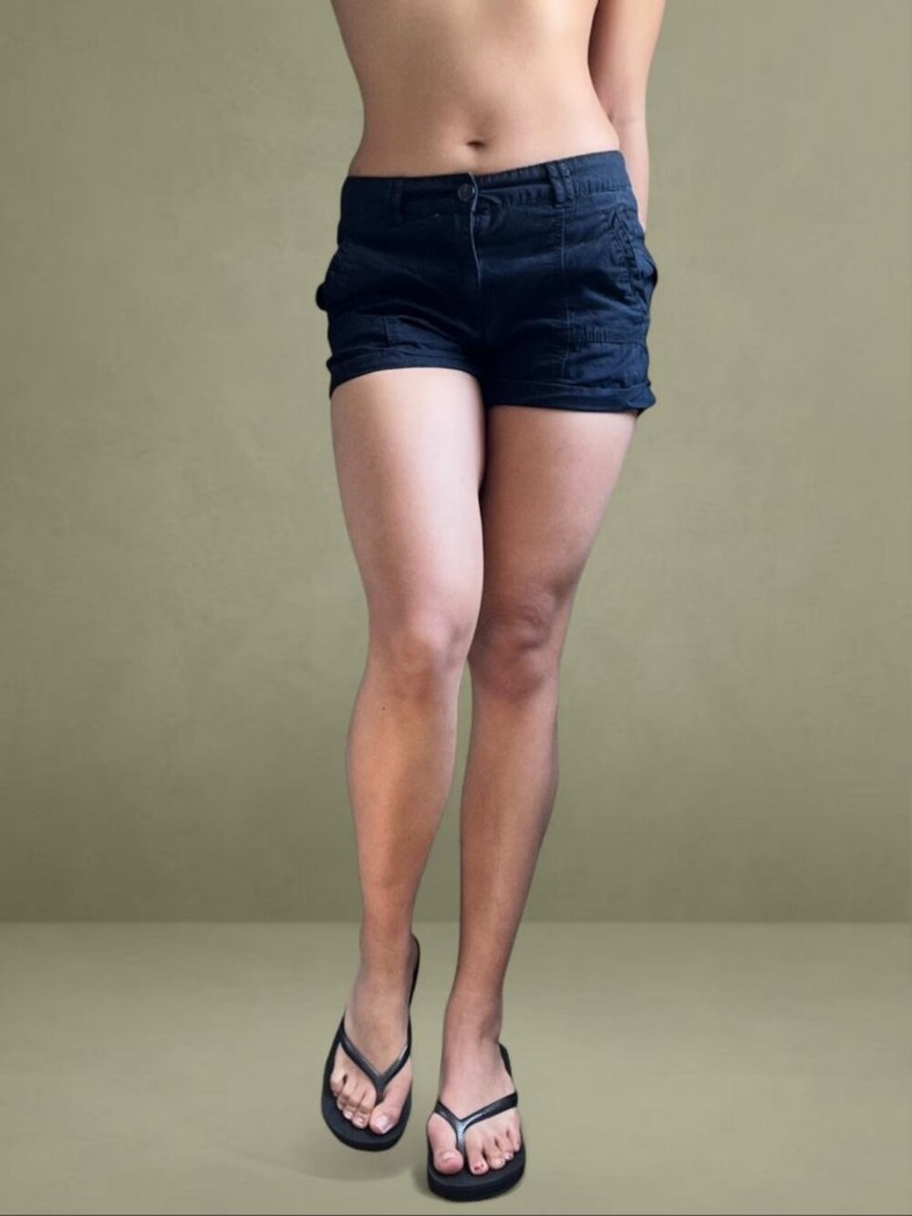 Black low mid rise cargo mini shorts 2000s